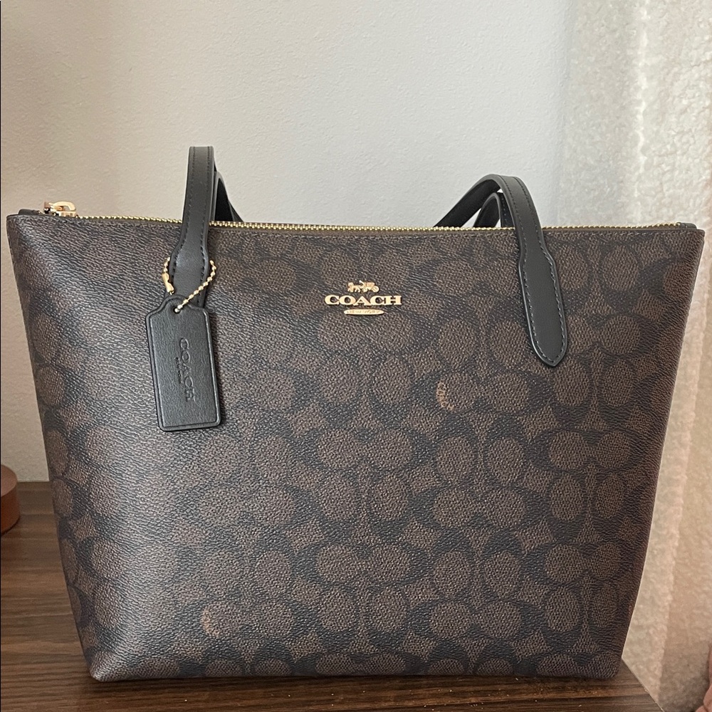 Coach Fiona tote walnut/black signature canvas NEW